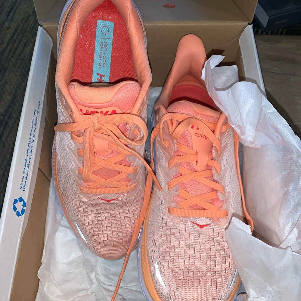 HOKA ONE Clifton 8 Womens Shoes